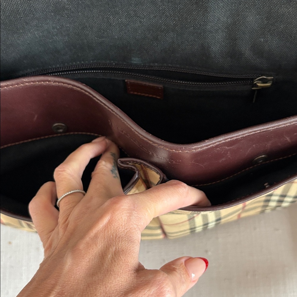 Vintage Burberry Nova Check Messenger Bag - Picture 13 of 15